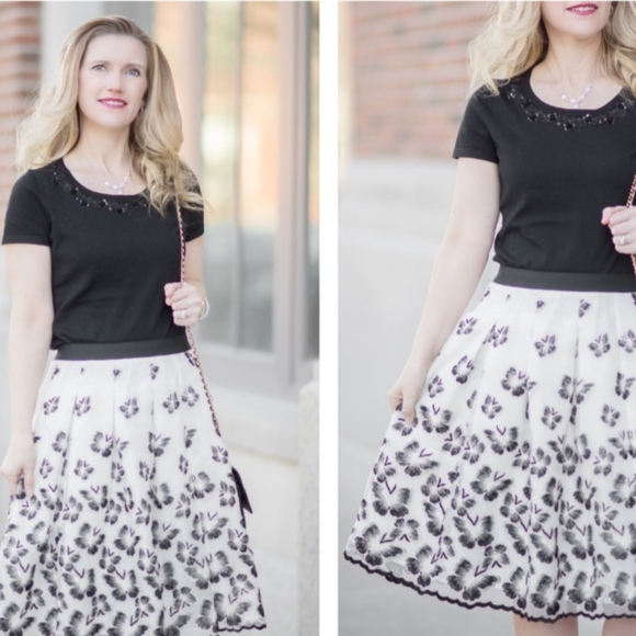 TALBOTS Elegant Black and White Floral Skirt Size 12 butterflies design - Picture 5 of 15
